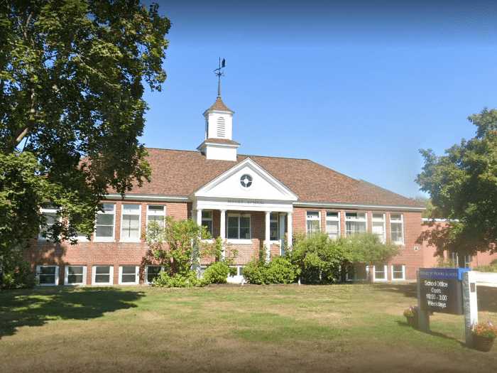 Henry W Moore School (candia)